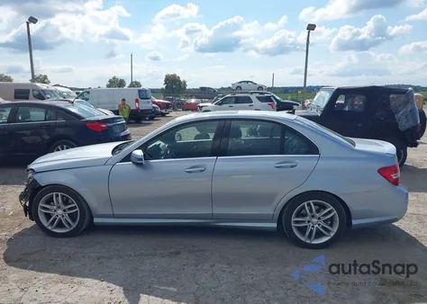 2013 Mercedes-Benz C 300 Sport 4Matic из США, поврежденный, VIN WDDGF8AB4DR257262